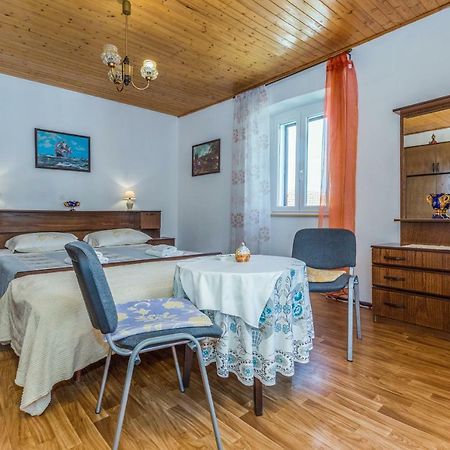 Guest House Robert I Mirna Bale Exterior photo