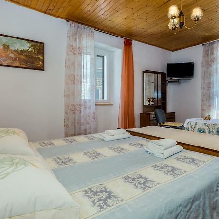 Guest House Robert I Mirna Bale Exterior photo