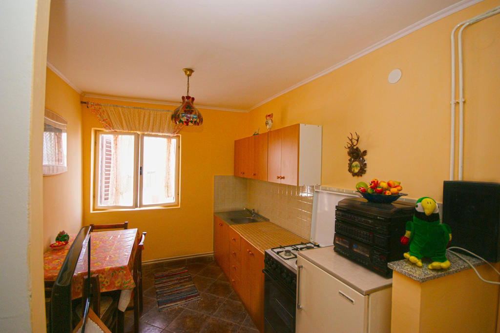 Guest House Robert I Mirna Bale Exterior photo