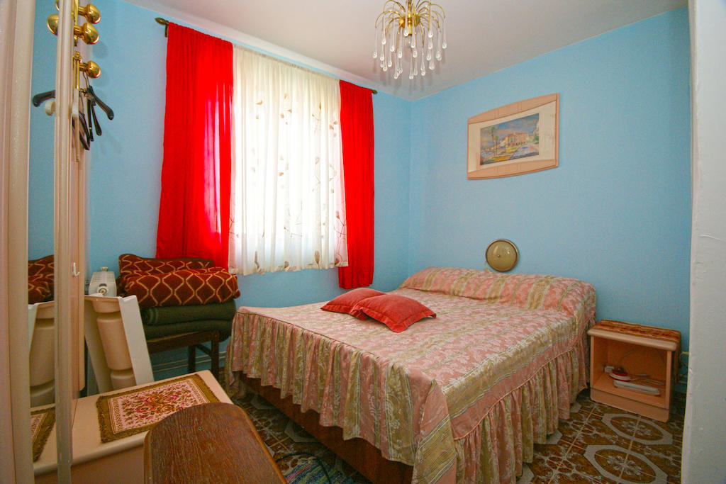Guest House Robert I Mirna Bale Exterior photo
