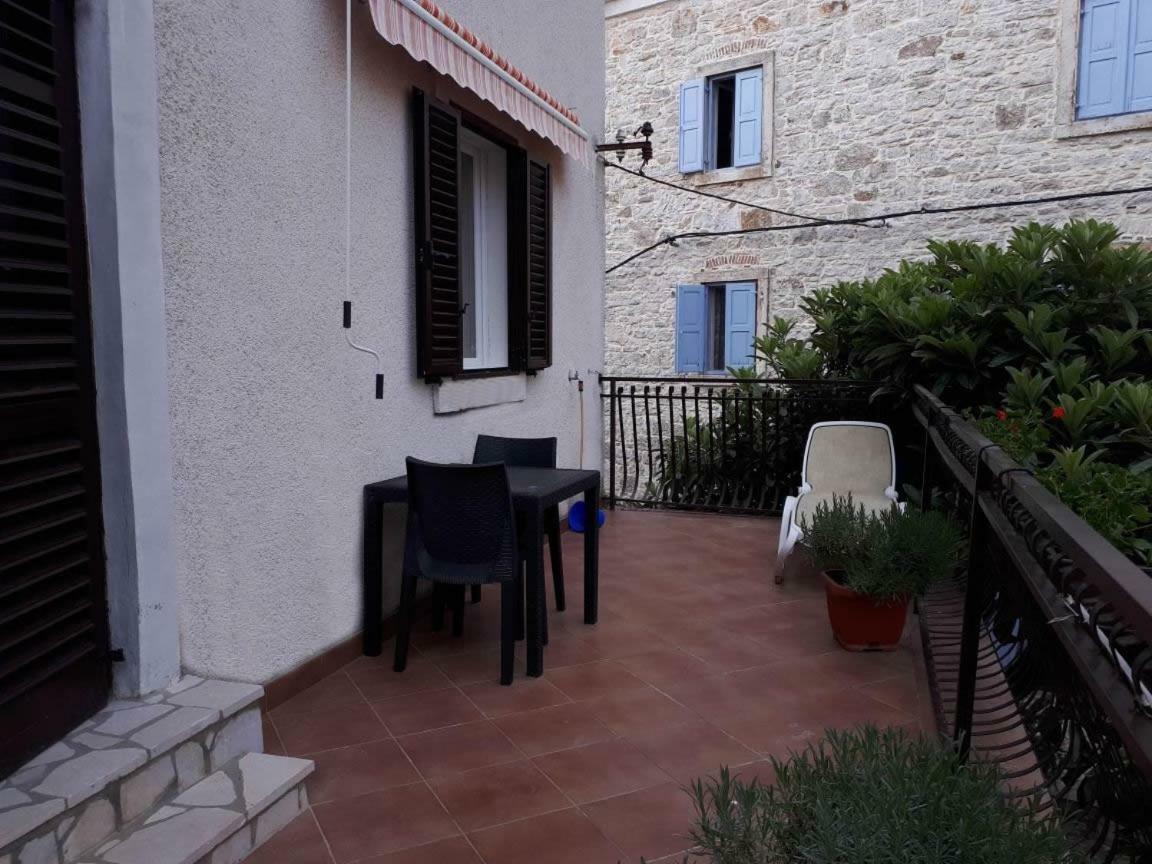 Guest House Robert I Mirna Bale Exterior photo