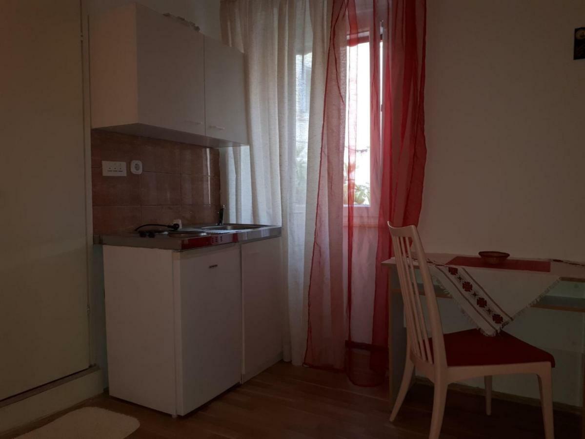 Guest House Robert I Mirna Bale Exterior photo