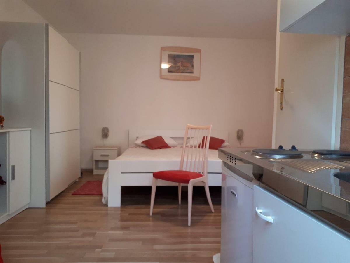 Guest House Robert I Mirna Bale Exterior photo